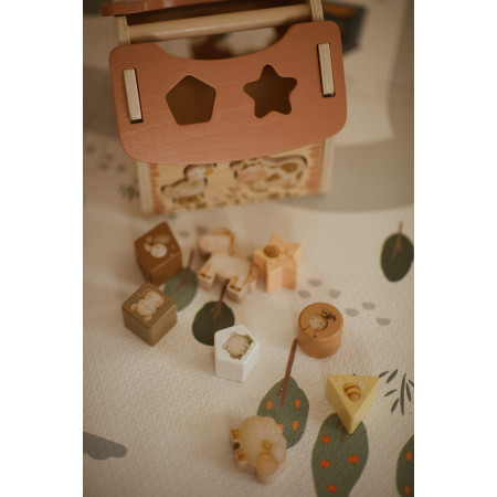 Drevený domček so zvieratkami vkladačka pre deti